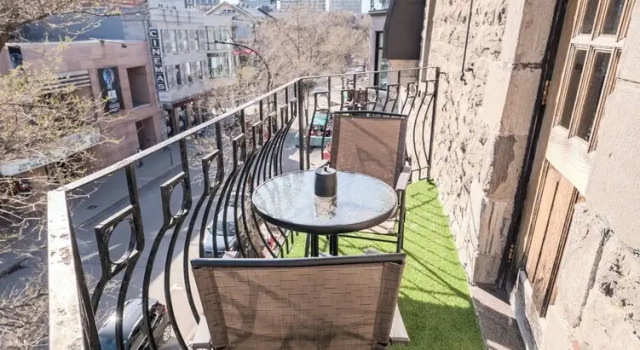 Люкс с балконом Hôtel Boutique Unique Stays