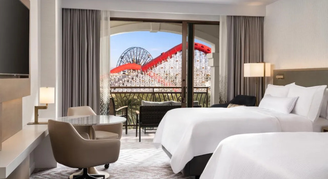 Четырёхместный номер Guest с балконом и с видом на парк The Westin Anaheim Resort