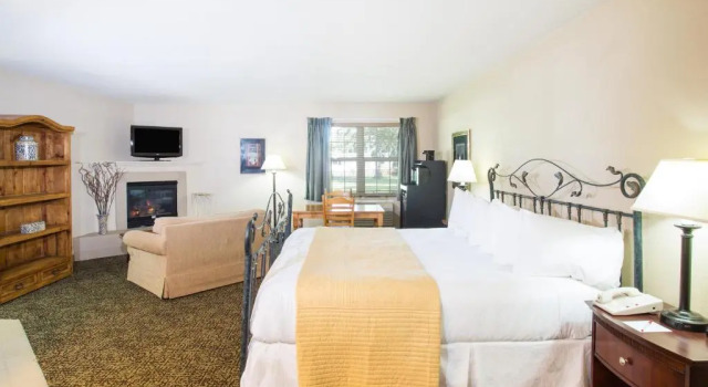 Люкс Wyndham Garden Galena Hotel & Day Spa