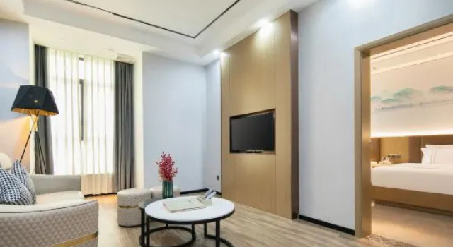 Люкс Yiman Hotel (Foshan West Railway Station Shadi Airport)