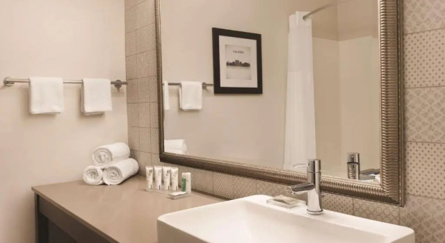 Четырёхместный номер Standard Country Inn & Suites by Radisson, Green Bay North
