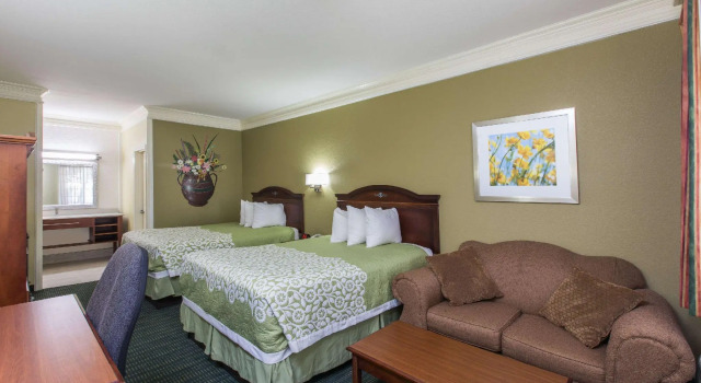 Vierer Suite Days Inn & Suites by Wyndham Big Spring