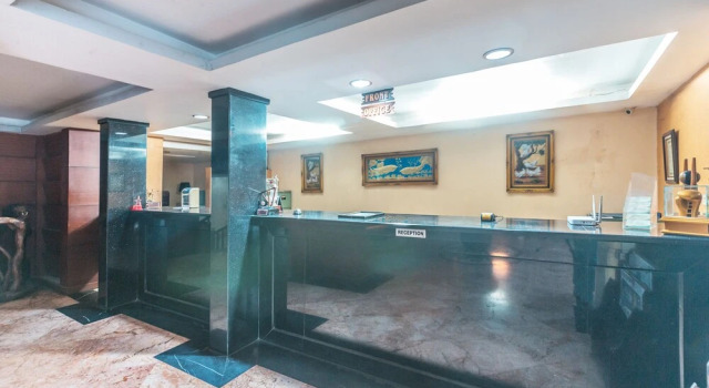 Taman Cibinong by OYO Rooms, Book Hotel Hoteller i Cibinong med parkering, Parkering