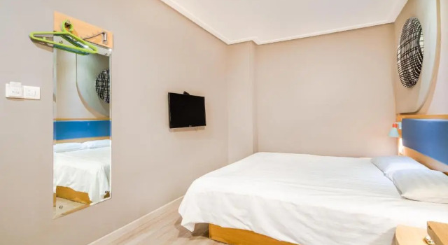 Двухместный номер Standard Home Inn Qingdao Jiushui Wanda
