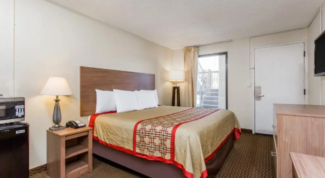 Номер Standard Days Inn by Wyndham Norfolk Airport