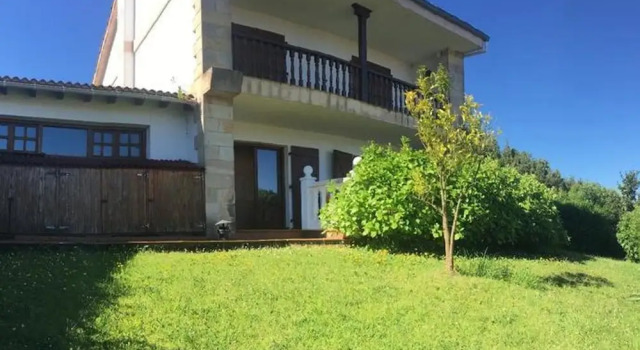 House with 3 Bedrooms in San Vicente de la Barquera, with Wonderful Sea View And Furnished Terrace