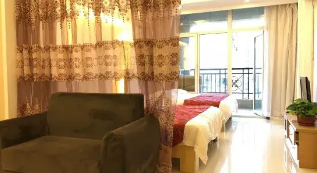 Семейный люкс с 2 комнатами Platinum Apartment (Dalian Jinshitan Discovery Kingdom Light Rail Station)