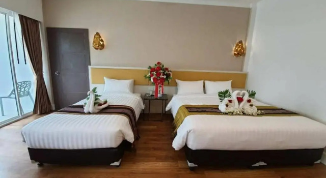 Трёхместный номер Deluxe Swan Lake Hotel Sattahip