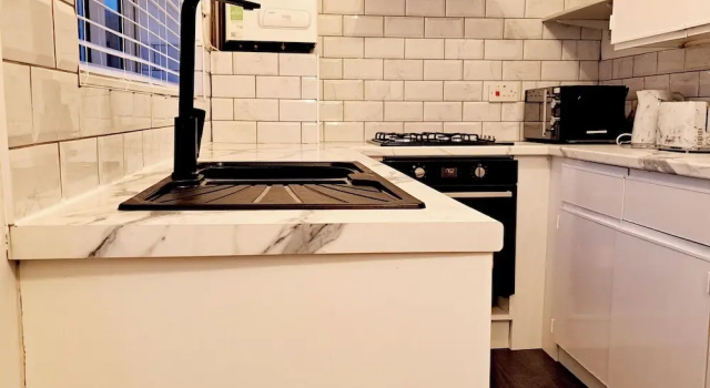 Коттедж 2 Bedroom House in Leeds - Sleeps 5, Wifi, Parking