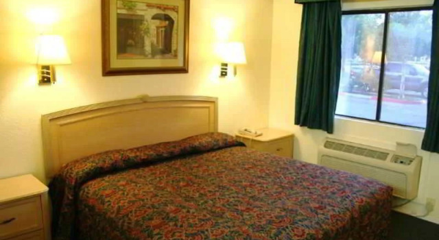 Tiffany Inn Corona, Rezervați Hotel Corona California