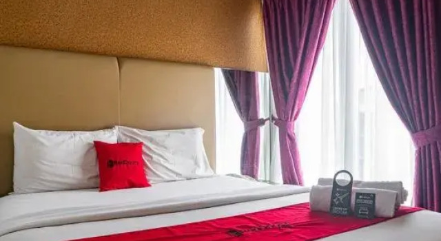 Suite RedDoorz Plus at Blue Pacific Blok M