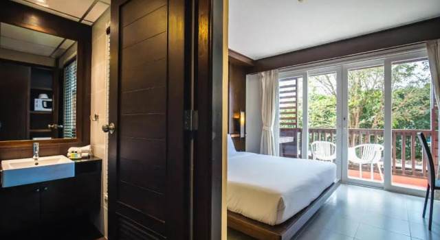 Двухместный номер Superior Ratana Hotel Chalong