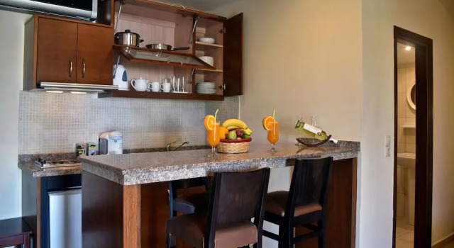 Четырёхместный номер Classic с балконом 24 Seven Boutique Hotel