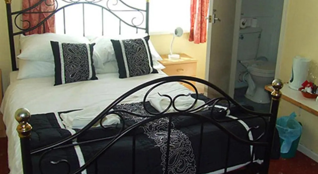 Трёхместный номер Standard The Woodfield Hotel , Indoor Heated swimming pool, Spacious lounge and Bar
