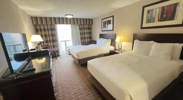 Derby Hotel & Suites, Забронировать Отель Кларксвилл Louisville Metropolitan Area, рядом с Atlantis Water Park
