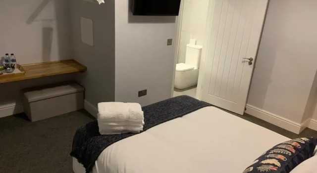 Springfield House Serviced Accommodation by Saffatel