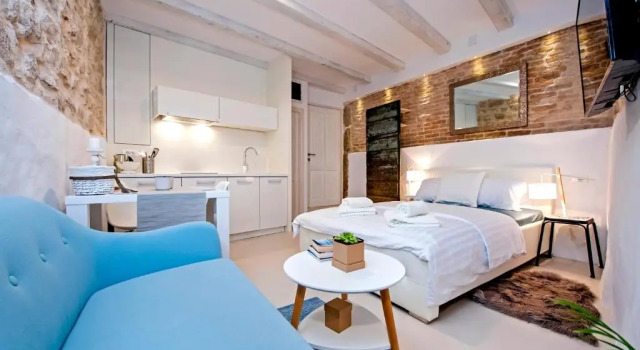 Студия Deluxe Luna Rooms and Studios