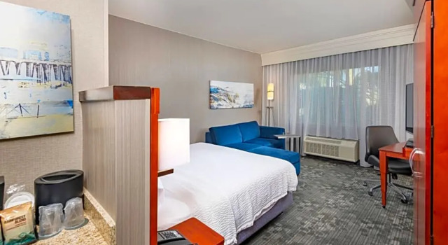 Полулюкс Courtyard by Marriott Santa Ana Orange County