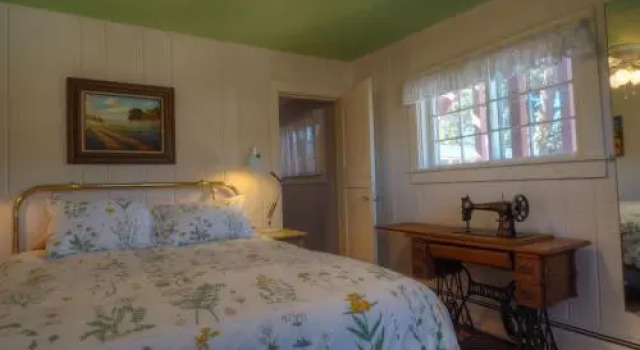 New! Edelweiss Mountain Haus -- E.V. Reg # 3386 Cottage, Забронировать Дом для отпуска Отели Эстес-Парк с парковкой, рядом с Lake Estes 9-Hole Golf Course, Парковка