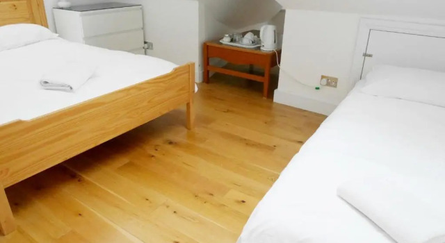 Студия Superior Kew Studios and Rooms