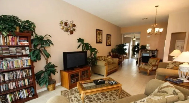 Lovely 4 Bed 4 Bath Pool Home in Windsor Hills Resort