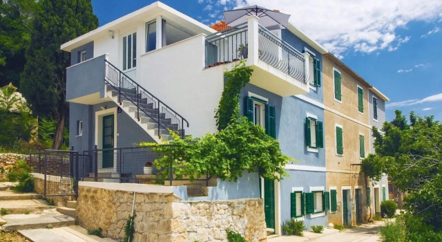 Awesome Home in Stanici with WiFi, 3 Bedrooms & Hot Tub, Book Hotel Hoteller i Celina med parkering, Parkering