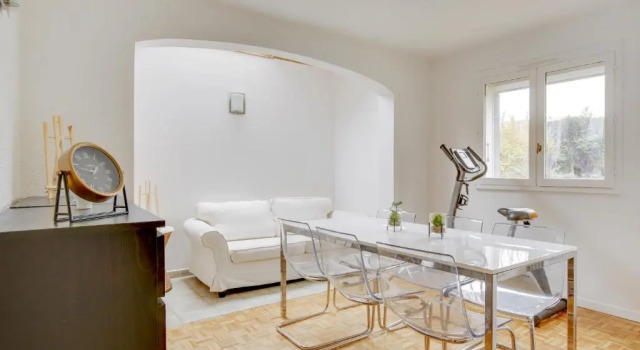 Chic house with babyfoot and gym, Book Hotel  