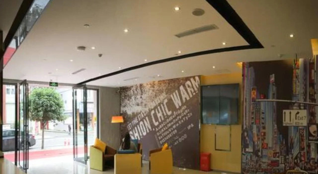 IU Hotel Chengdu Dujiangyan Branch, Varaa Hotelli Hotellit Sichuan pysäköinnillä, Pysäköinti