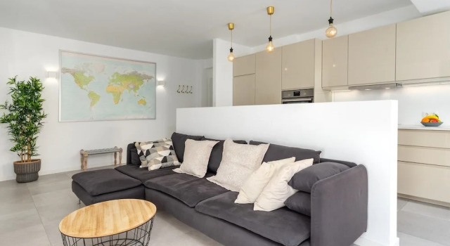 Stunning 3BR Terrace Apartment Best location Ref 124