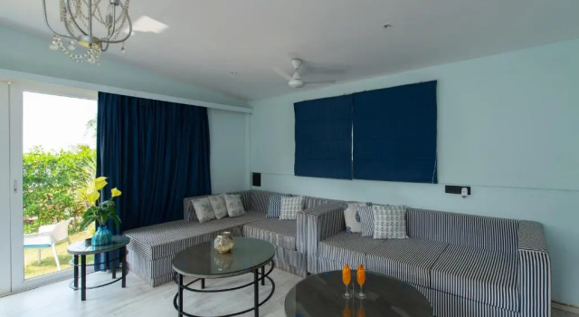 Люкс Living Room Beach Resort