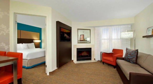 Двухместный люкс с 2 комнатами La Quinta Inn & Suites by Wyndham Colorado Springs South AP