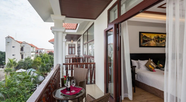 Двухместный номер Deluxe с балконом и с видом на бассейн Hoi An Emotion Boutique Villa