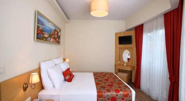 Трёхместный номер Standard с балконом и с частичным видом на море Esida Hotel
