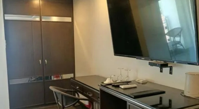 Полулюкс с балконом Fields Walking Street Hotel