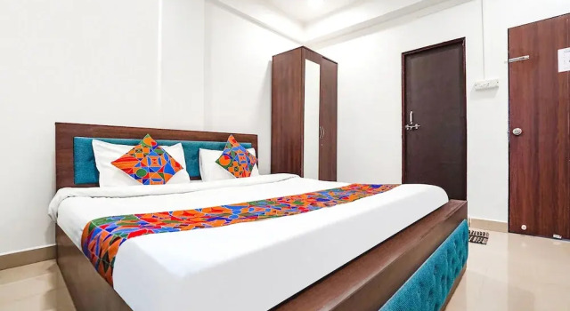 Номер Deluxe Fabexpress Yuva Inn