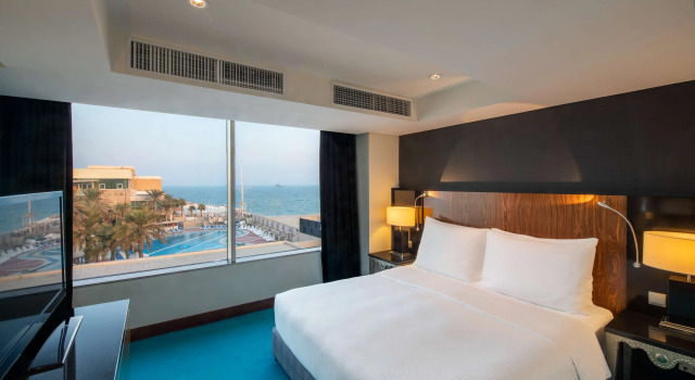 Люкс с видом на море Radisson Blu Hotel, Kuwait