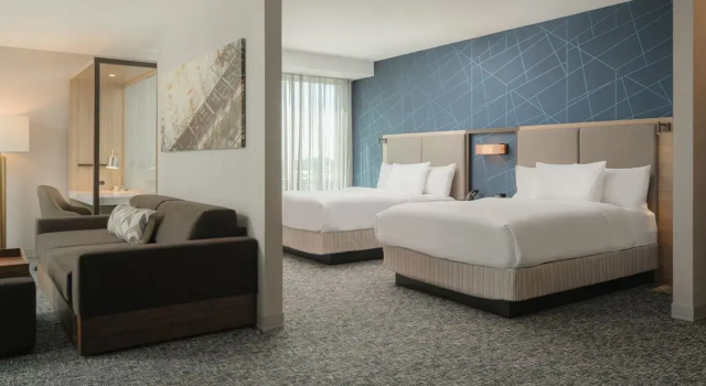 Четырёхместный люкс SpringHill Suites by Marriott Tampa Downtown