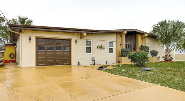 Riverfront House in Port St Lucie w/ Pool & Dock!, Reserva ahora Hotel Port St. Lucie Florida