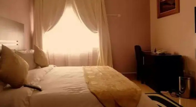 Полулюкс Jades Hotel
