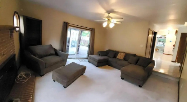 Апартаменты Peaceful private 4 Bedroom Residential Home with hot tub surrounded with serenity and a park like setting