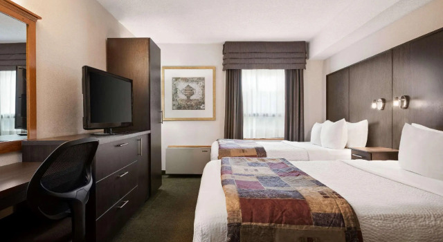 Четырёхместный номер Standard Days Inn & Conference Centre by Wyndham Renfrew