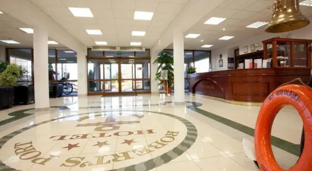 Hotel Robert's Port