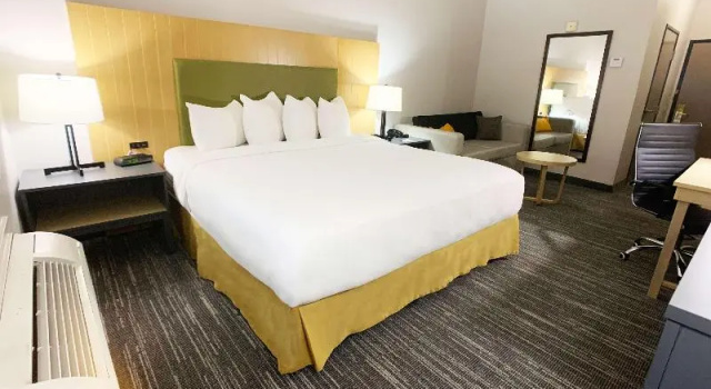Двухместный люкс Country Inn & Suites by Radisson, Fort Worth West l-30 NAS JRB