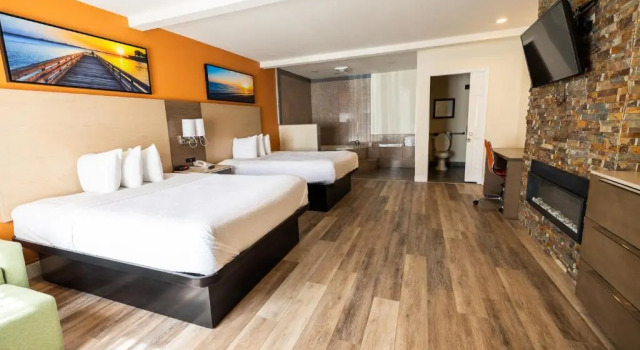 Четырёхместный Studio Suite Days Inn by Wyndham Monterey Downtown
