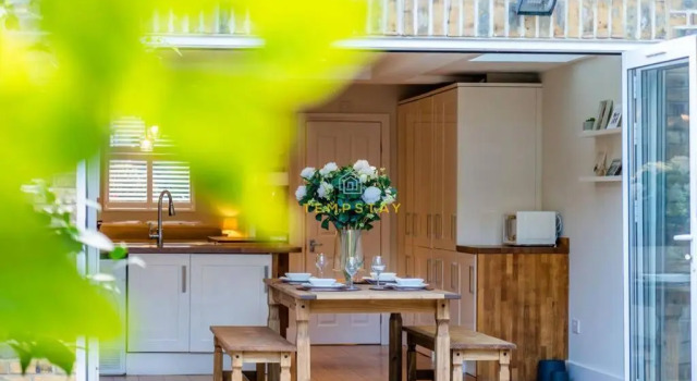 Коттедж STYLISH 3 BED COTTAGE, WALK 2 ALL SIGHTS & HIGH ST - By Tempstay