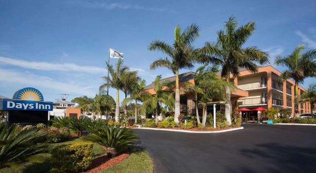 Номер Standard Days Inn by Wyndham Sarasota Bay