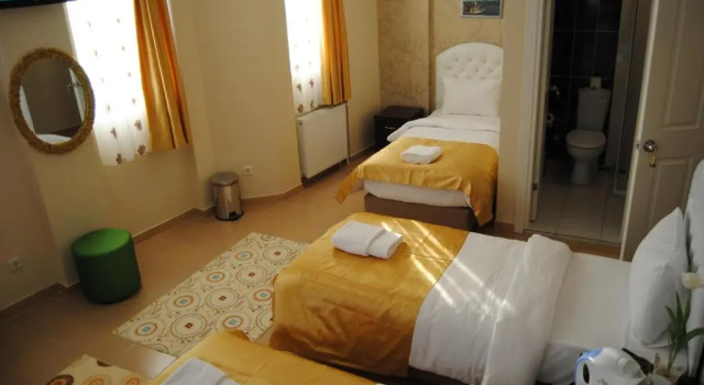 Четырёхместный номер Standard Lotus Hotel