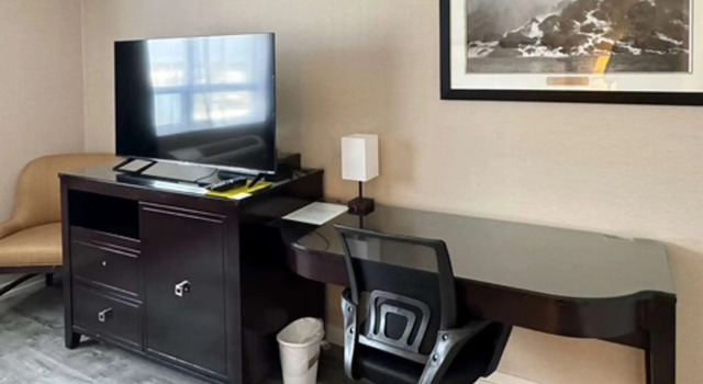 Двухместный люкс с 2 комнатами Big Bird Inn Wawa, SureStay Collection by Best Western