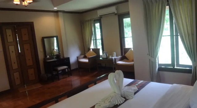 Люкс с балконом и с видом на воду Fern Resort Mae Hong Son