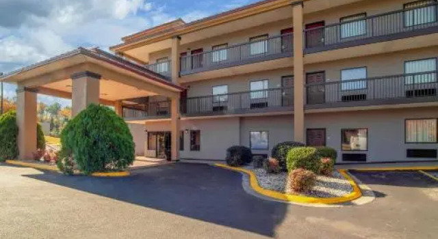 Country Hearth Inn Suites West Columbia, Забронировать Отель Отели Южной Каролины с бассейном, Бассейн
